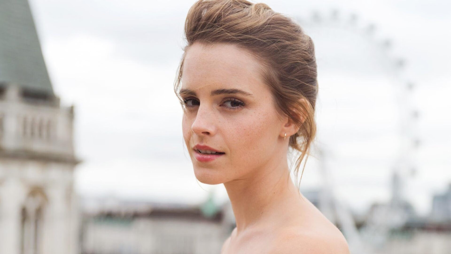 爱游戏体育app-热刺回撤防守及时扼制对手推进节奏,热刺回放