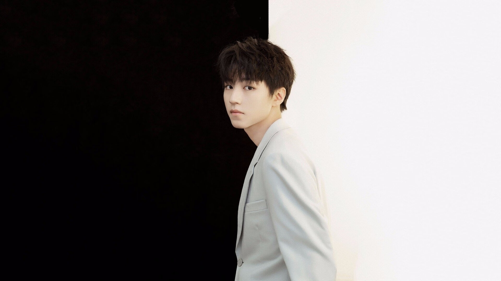 爱游戏app推荐-快船新球衣设计曝光融入城市元素，快船球衣变迁史